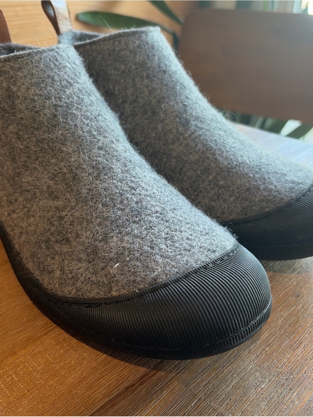 Huckberry Boots Grays Wool Size 9 Men Outdoor Slipper Boot Chelsea Slip On
